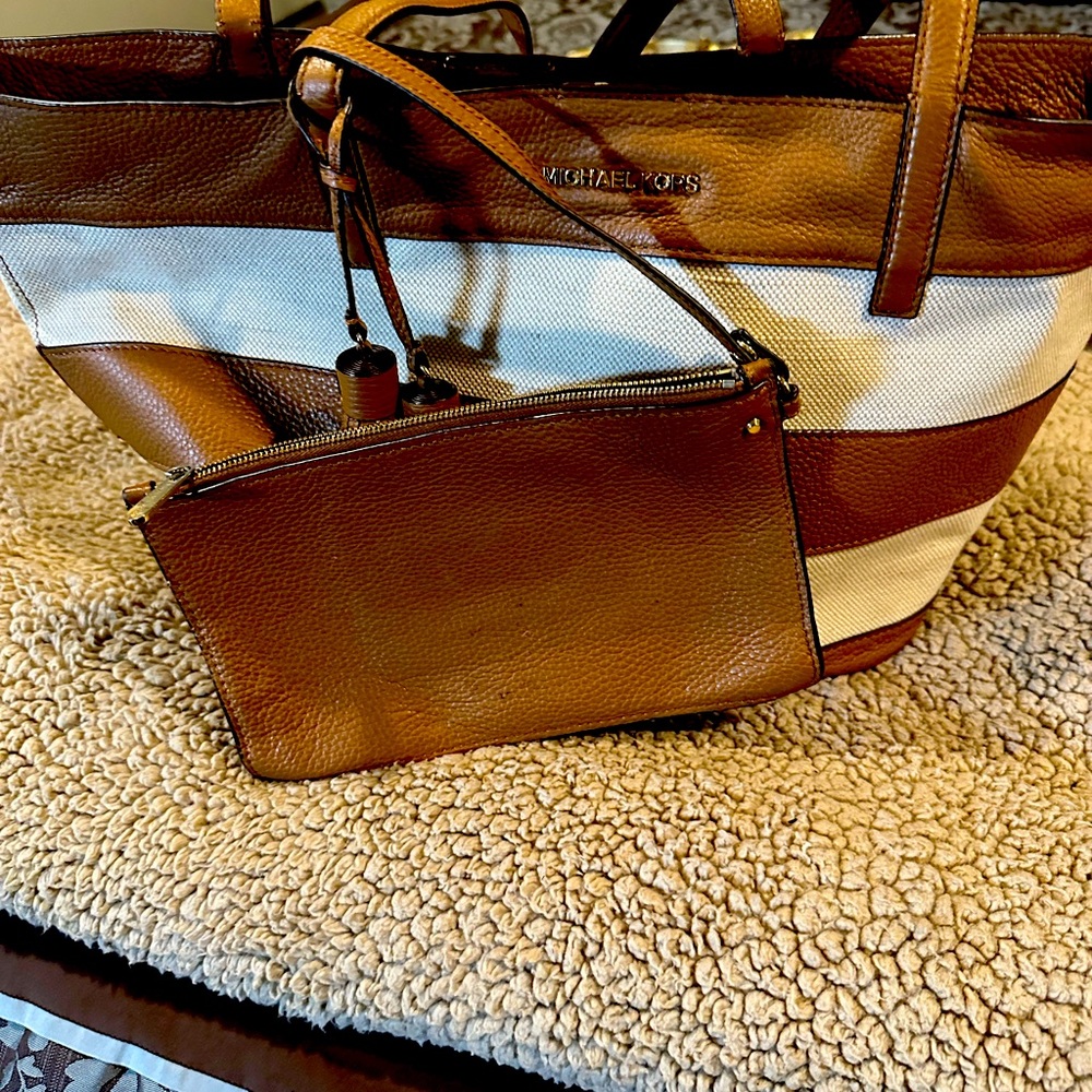 Michael Kors two toned tote bag with leather pouch